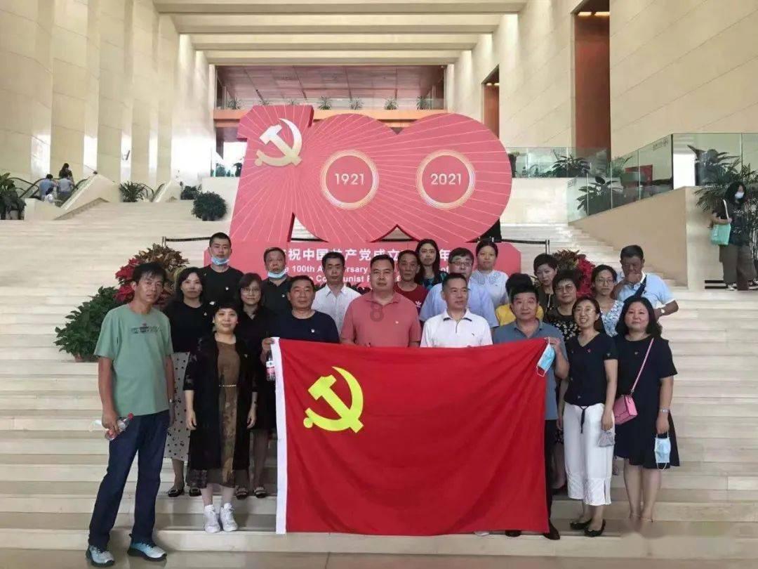 “重庆不雅视频案”当事人雷政富出狱，知情人称出现在海南