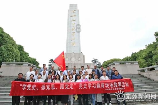 内维尔谈贝拉达：当你去想他要做的事时，你会发现这是艰巨的工作